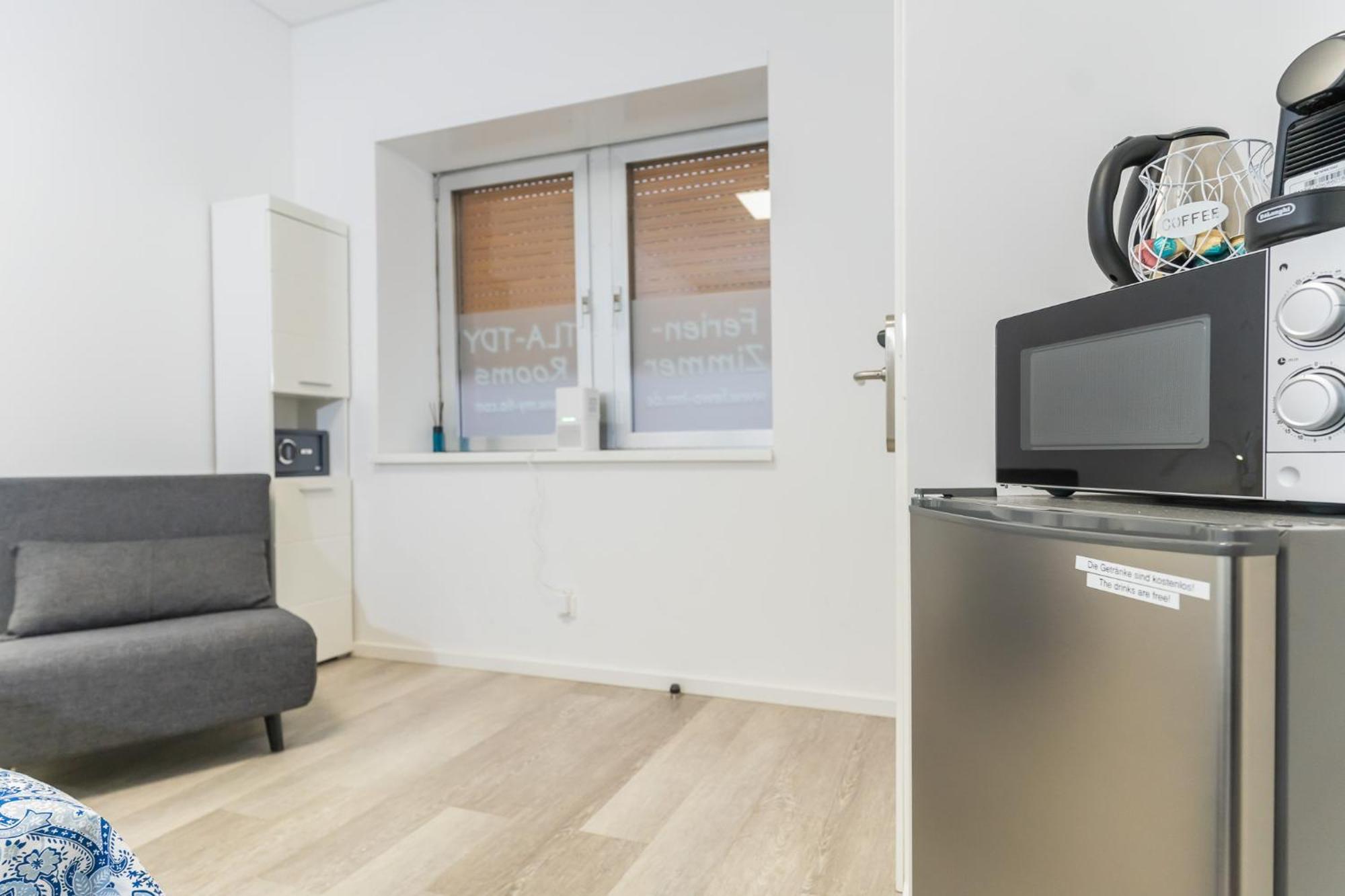 Private Room #1 With King Size, Ground Floor, Ac, Only 2Min To Rab ラムシュタイン・ミーゼンバッハ エクステリア 写真