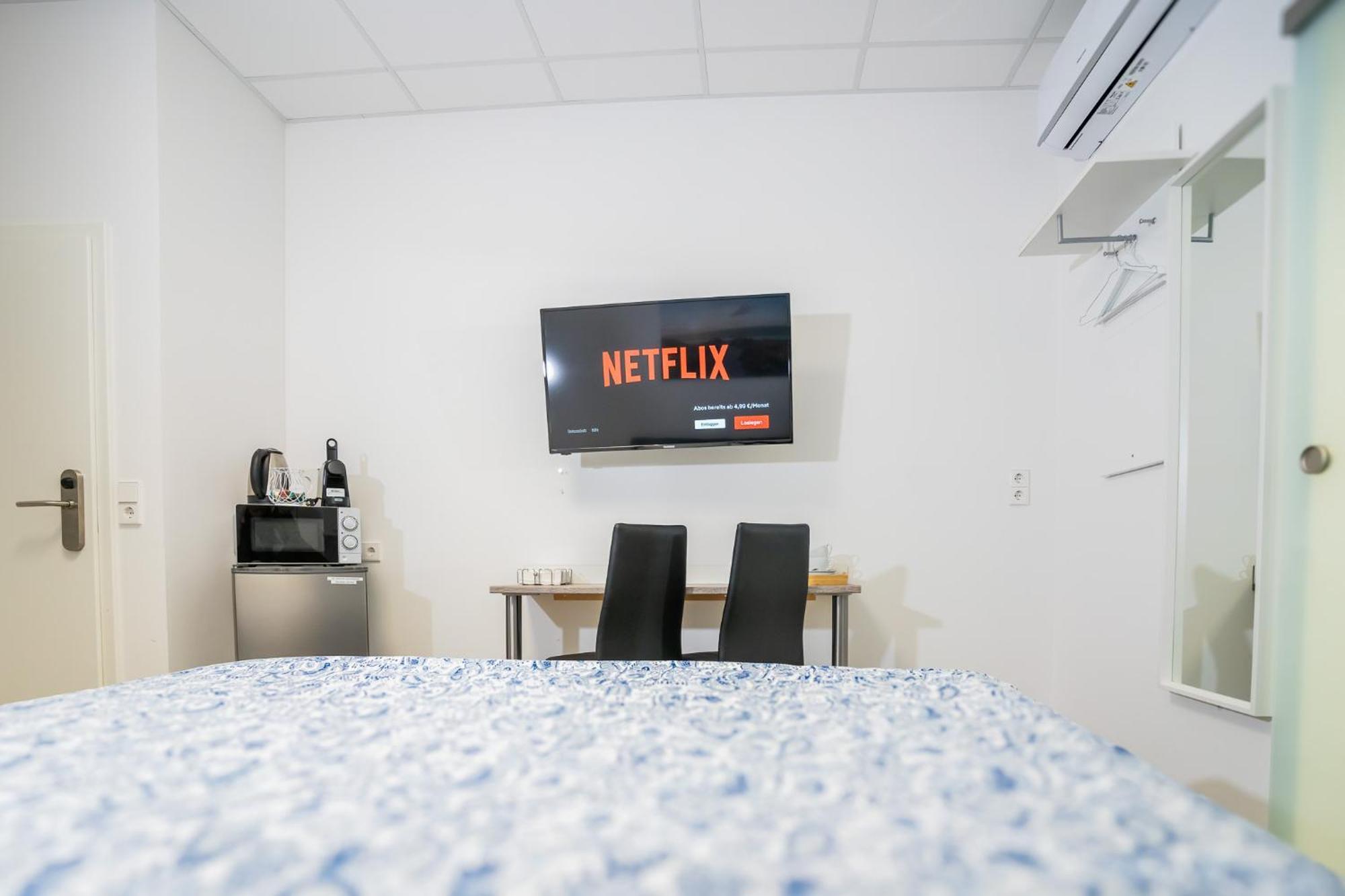 Private Room #1 With King Size, Ground Floor, Ac, Only 2Min To Rab ラムシュタイン・ミーゼンバッハ エクステリア 写真