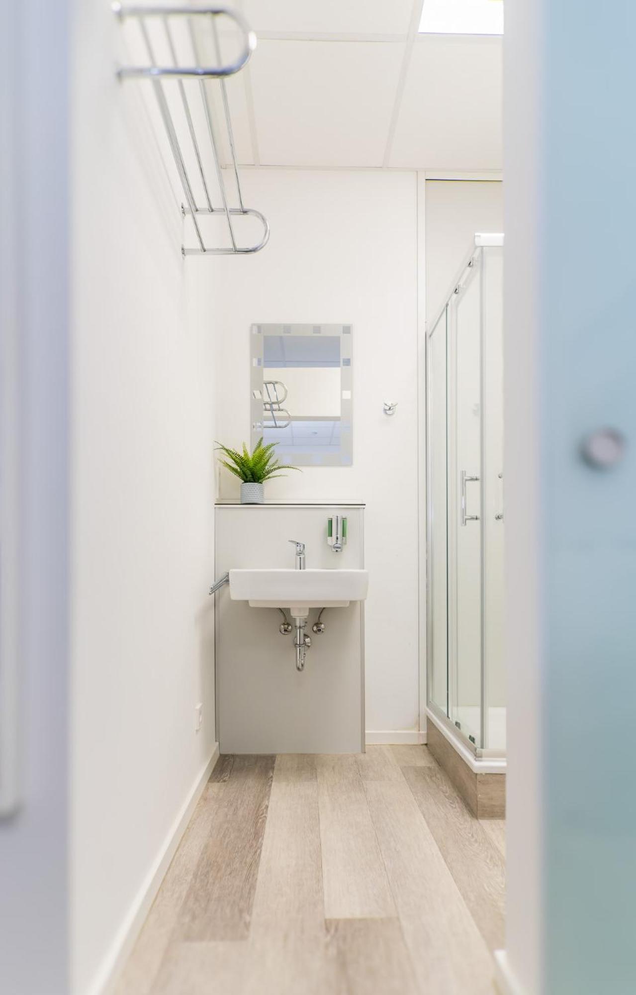 Private Room #1 With King Size, Ground Floor, Ac, Only 2Min To Rab ラムシュタイン・ミーゼンバッハ エクステリア 写真